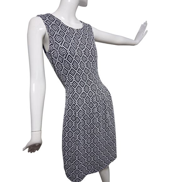 Women's size Medium Geometric Casual Pleated Church Normcore Sleeveless Dress - Picture 7 of 11